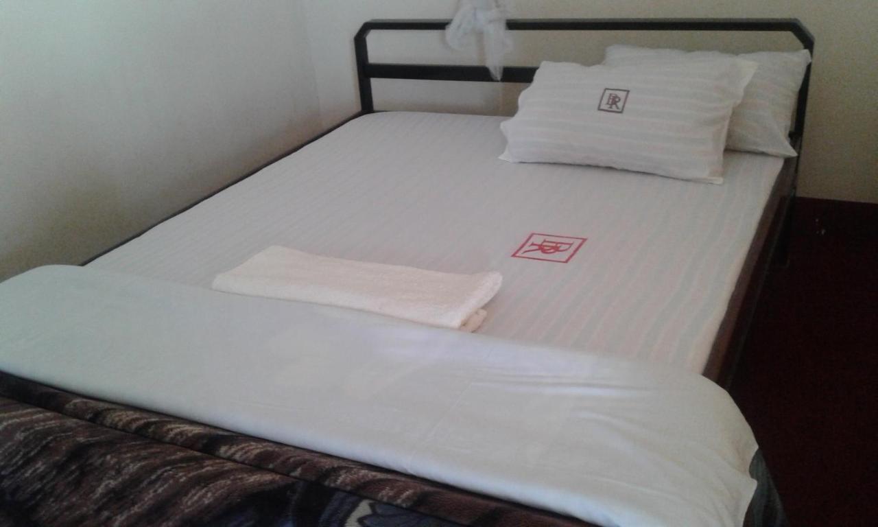Brisk Hotel Triangle Njeru Eksteriør bilde